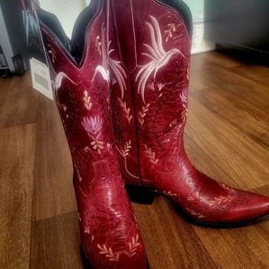 Brand New Women's Red Snip Toe Boots